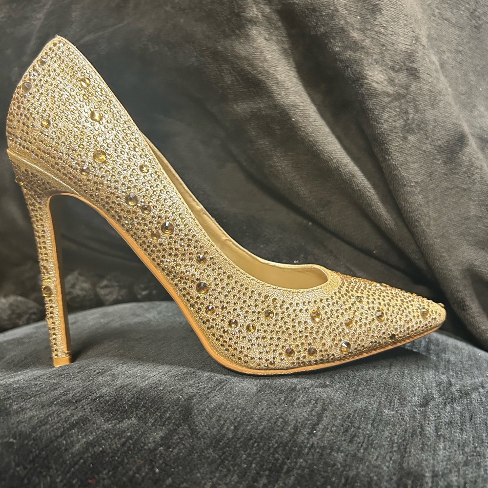 Delicacy Gold Stiletto Heels with Crystal Embellishments
